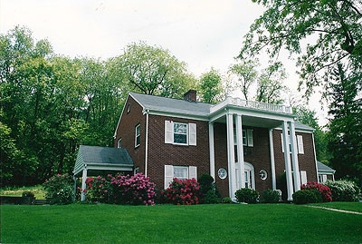 House: front view 2, color